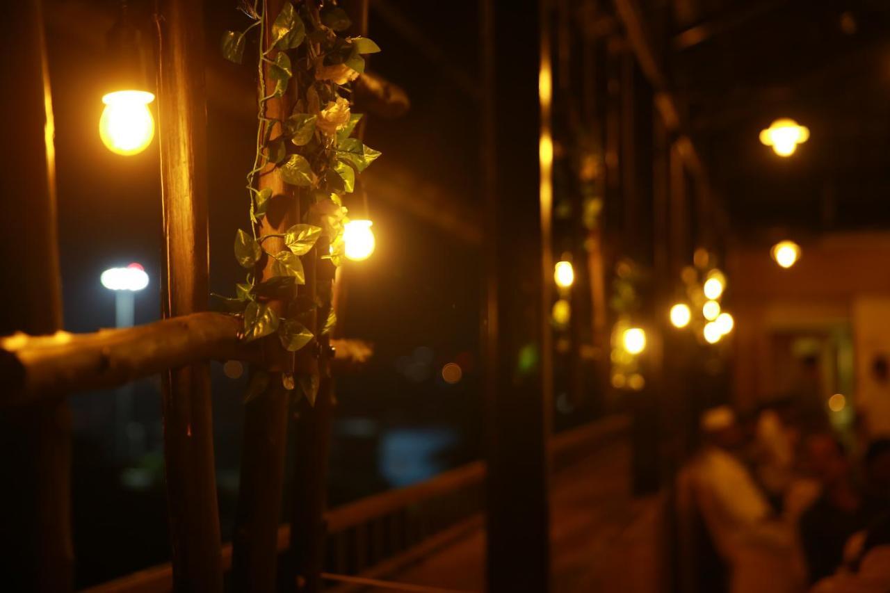D'Chandelier Kochi Exterior photo